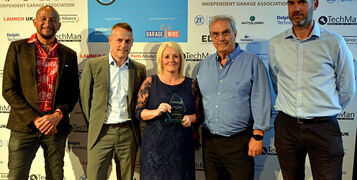 Garage Owner_ L-R_ Fuzz, Robin Reed, Lorraine Amor (Amors Auto Solutions), David Richards (Launch UK), James (GW)(small)